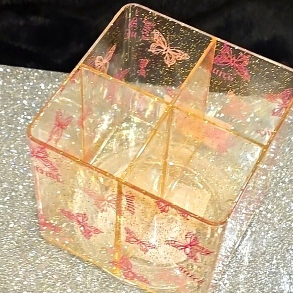 Juicy Couture Home Logo Butterfly 4 Section Acrylic 360° Spinner - Picture 5 of 9